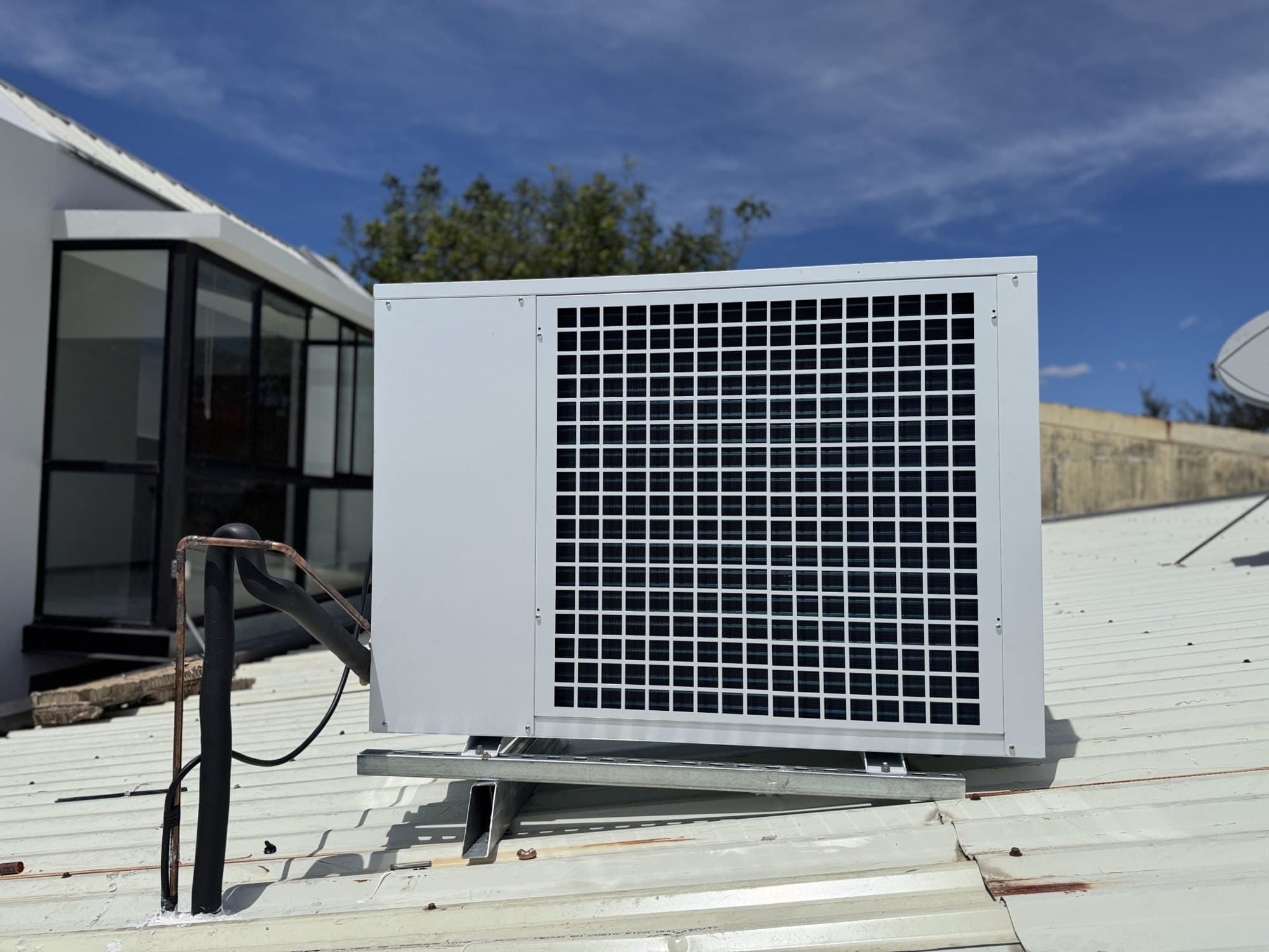 Outdoor air conditioning unit installed on a rooftop